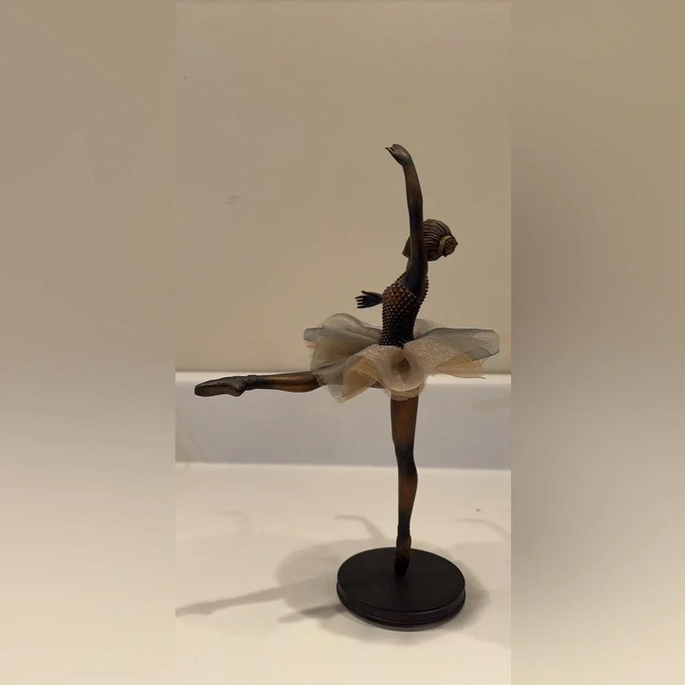Ashton Drake Galleries “Dance of the Lily” - Picture 3 of 4
